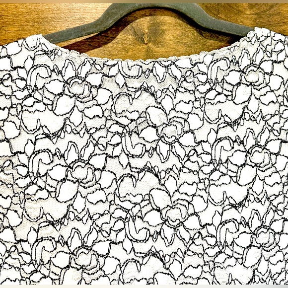 EUC Karl Lagerfeld Black&White Embroidered Lace Layered Top - Picture 5 of 15